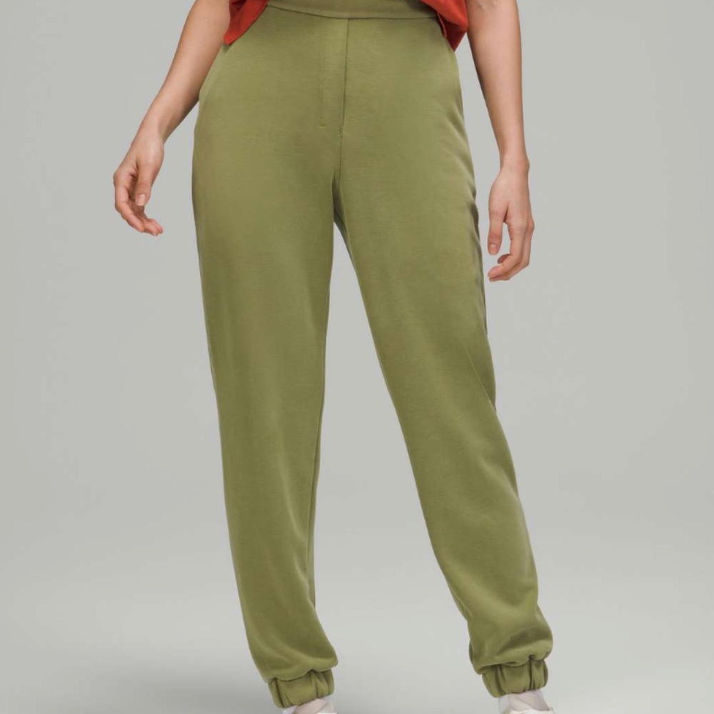 Lululemon Softstreme Relaxed High-Rise Pant Bronze Green EUC